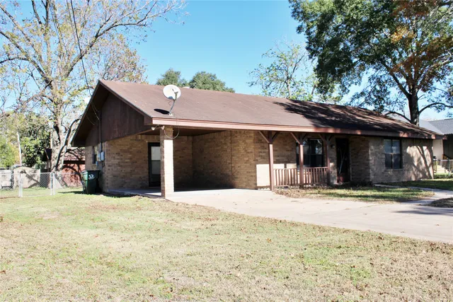 $1,650 | 1126 Jackson Street, Columbus, TX 78934