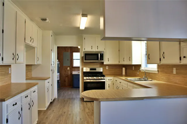 $1,650 | 1126 Jackson Street, Columbus, TX 78934