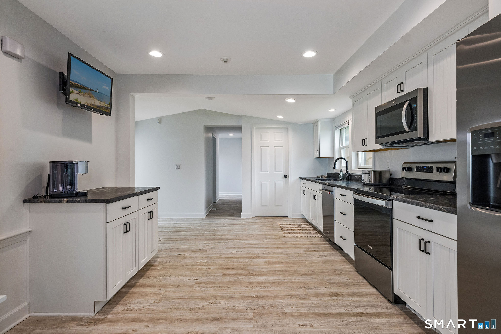 156 Old Kelsey Point Road Westbrook, CT 06498 - Photo 5 of 25 Gallery Image 5