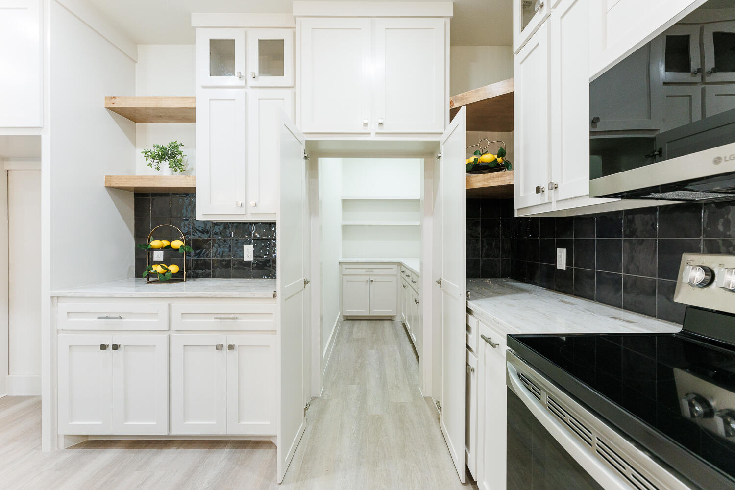 3819 58th Street Lubbock, TX 79413 - Photo 26 of 63 Butler's Pantry