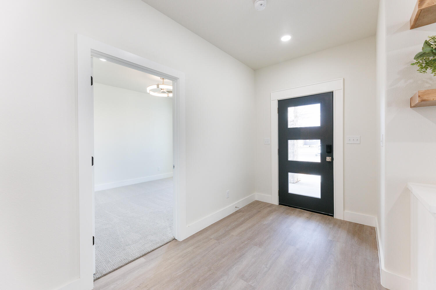 3819 58th Street Lubbock, TX 79413 - Photo 5 of 63 Entryway