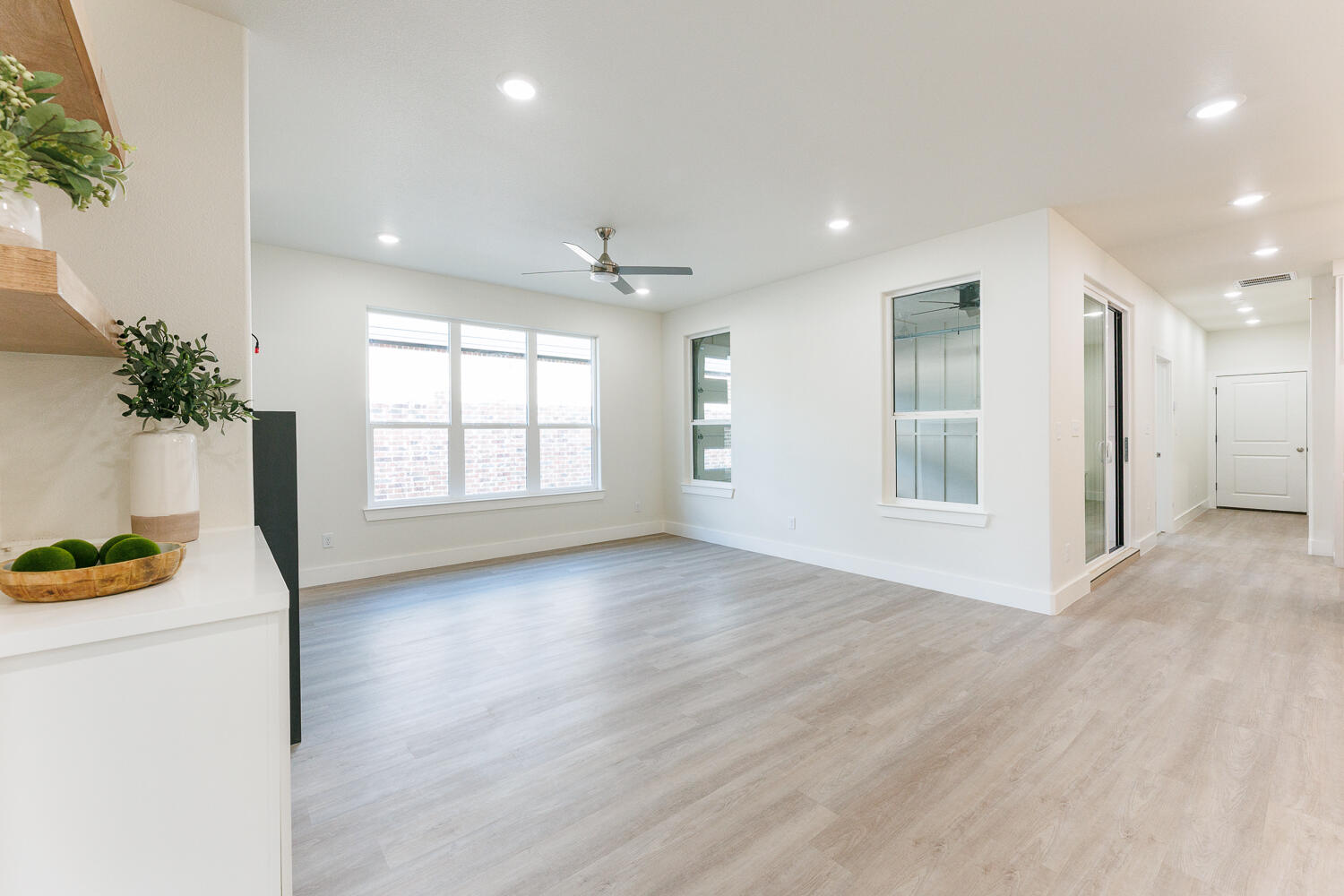3819 58th Street Lubbock, TX 79413 - Photo 9 of 63 Living Area