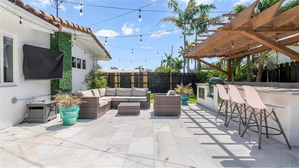 2800 Northeast 53rd Street Lighthouse Point, FL 33064 - Photo 31 of 34 a patio with patio a table and chairs