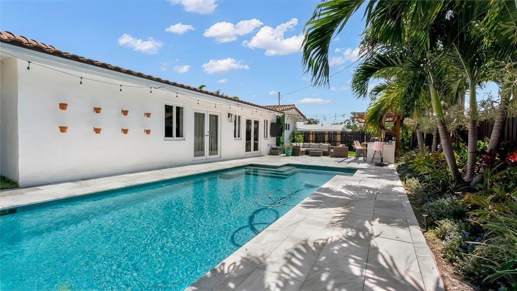 2800 Northeast 53rd Street Lighthouse Point, FL 33064 - Photo 34 of 34 a view of a patio with a big yard