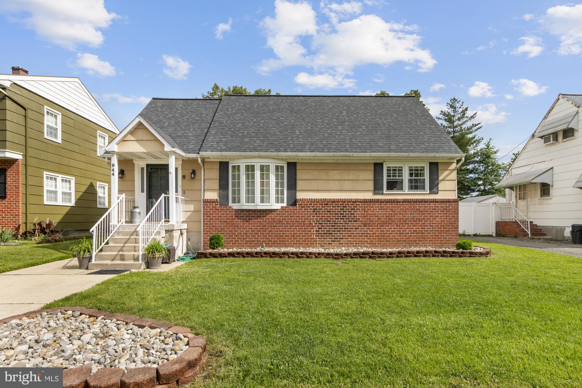 944 Homberg Avenue Baltimore, MD 21221 - Photo 2 of 50 a view of a house with a yard