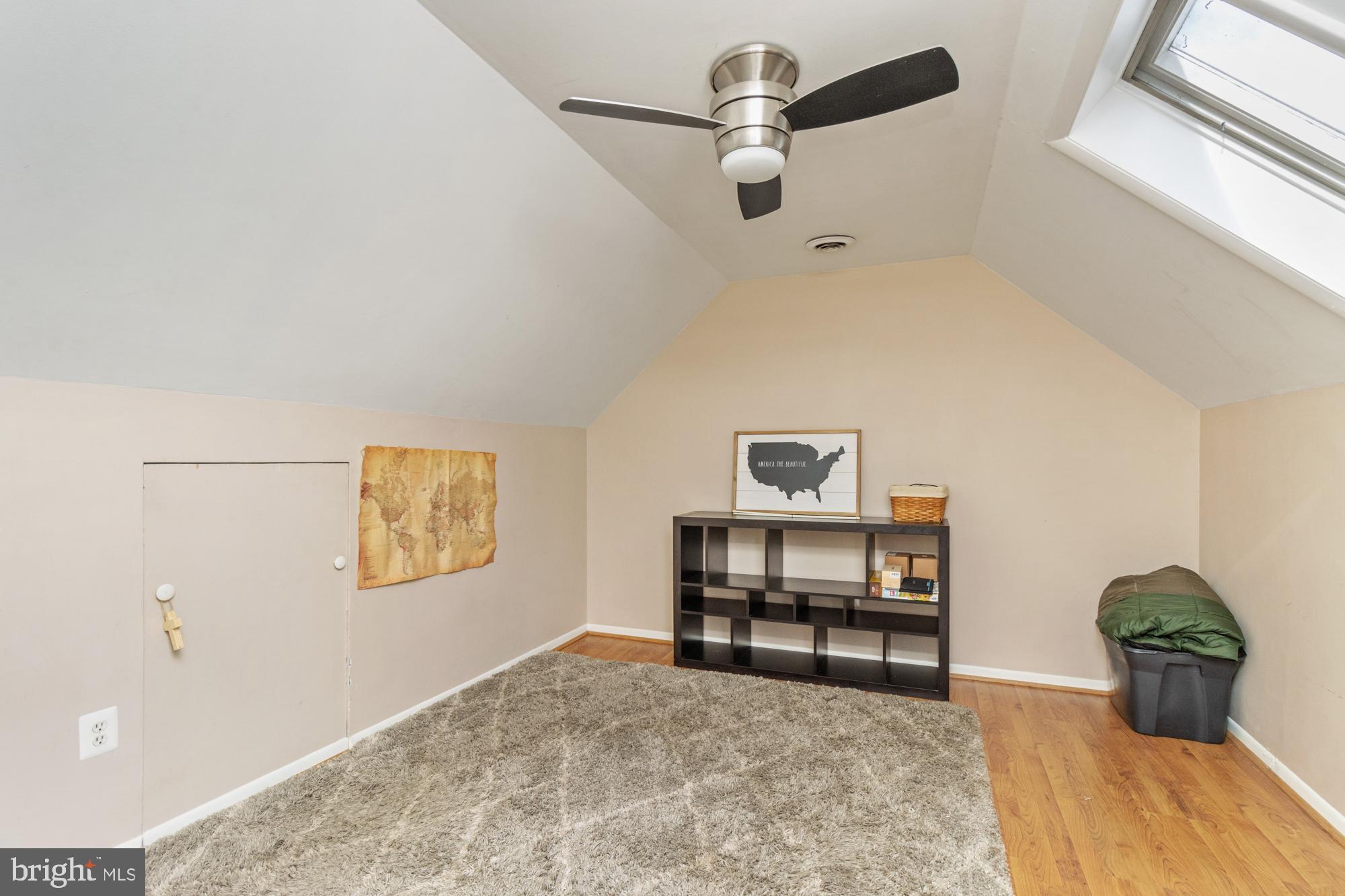 944 Homberg Avenue Baltimore, MD 21221 - Photo 21 of 50 a view of a workspace with furniture