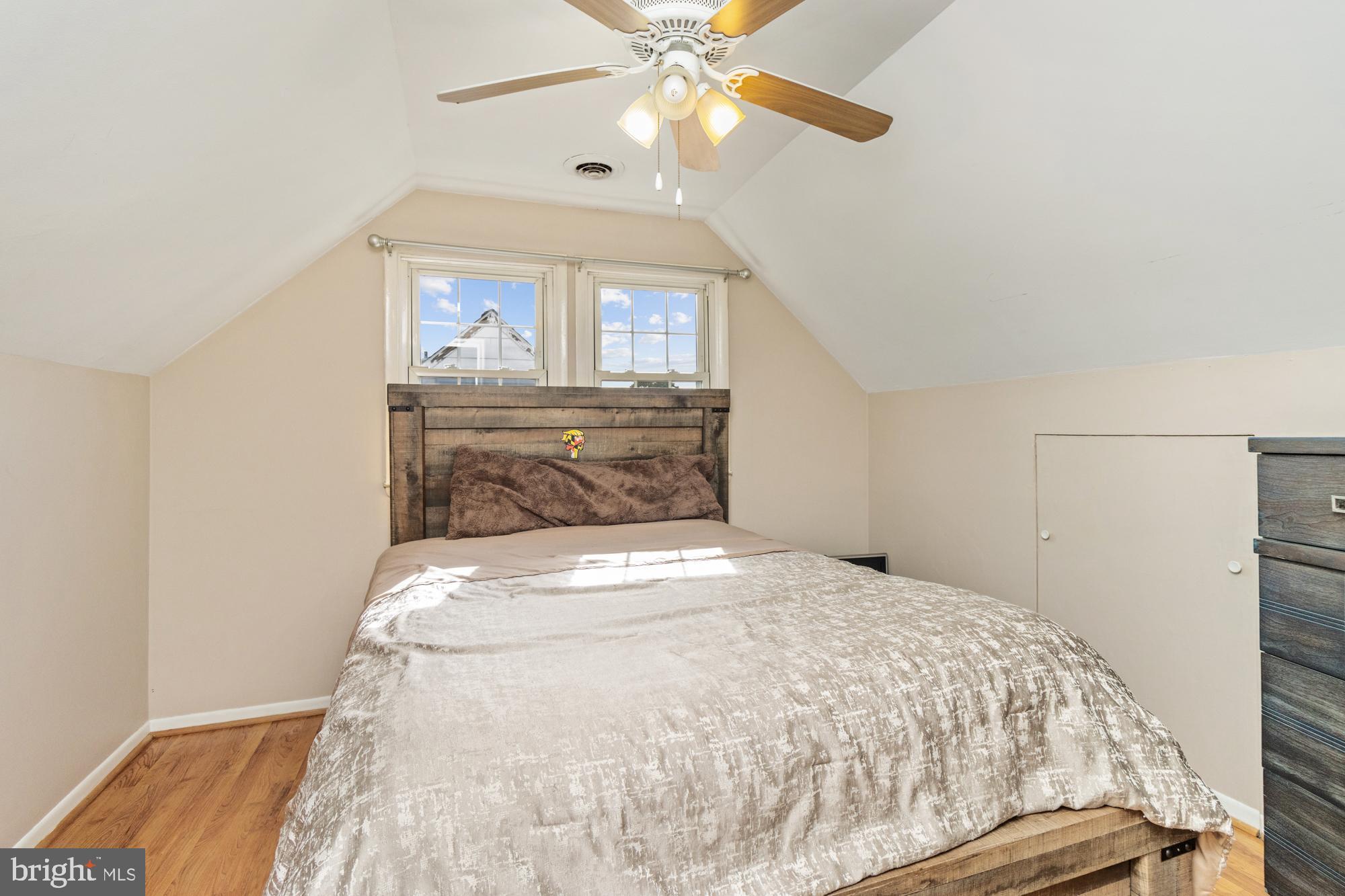944 Homberg Avenue Baltimore, MD 21221 - Photo 24 of 50 a bedroom with a bed and a window
