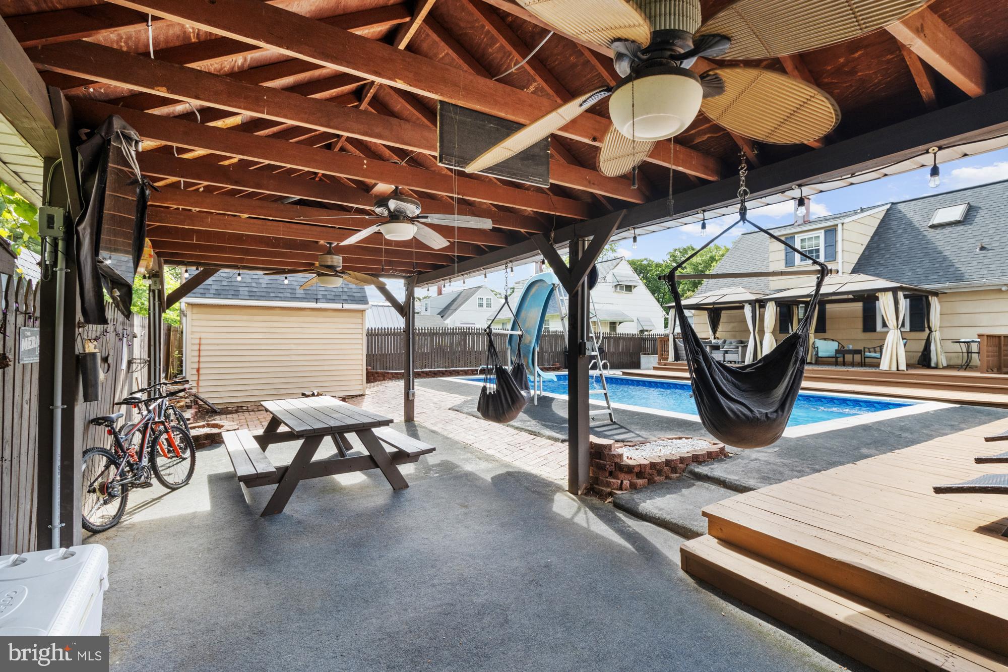 944 Homberg Avenue Baltimore, MD 21221 - Photo 41 of 50 a view of a patio with a table and chairs