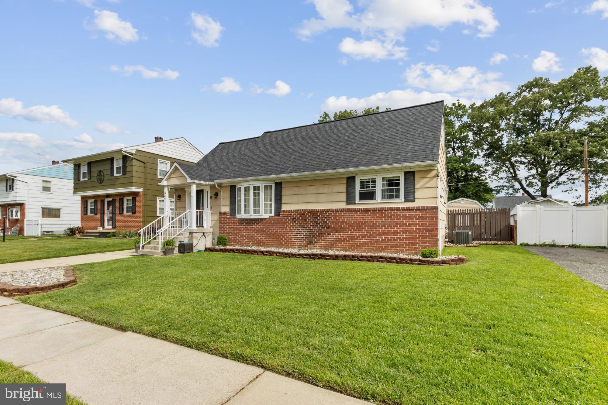 944 Homberg Avenue Baltimore, MD 21221 - Photo 49 of 50 a front view of a house with a garden