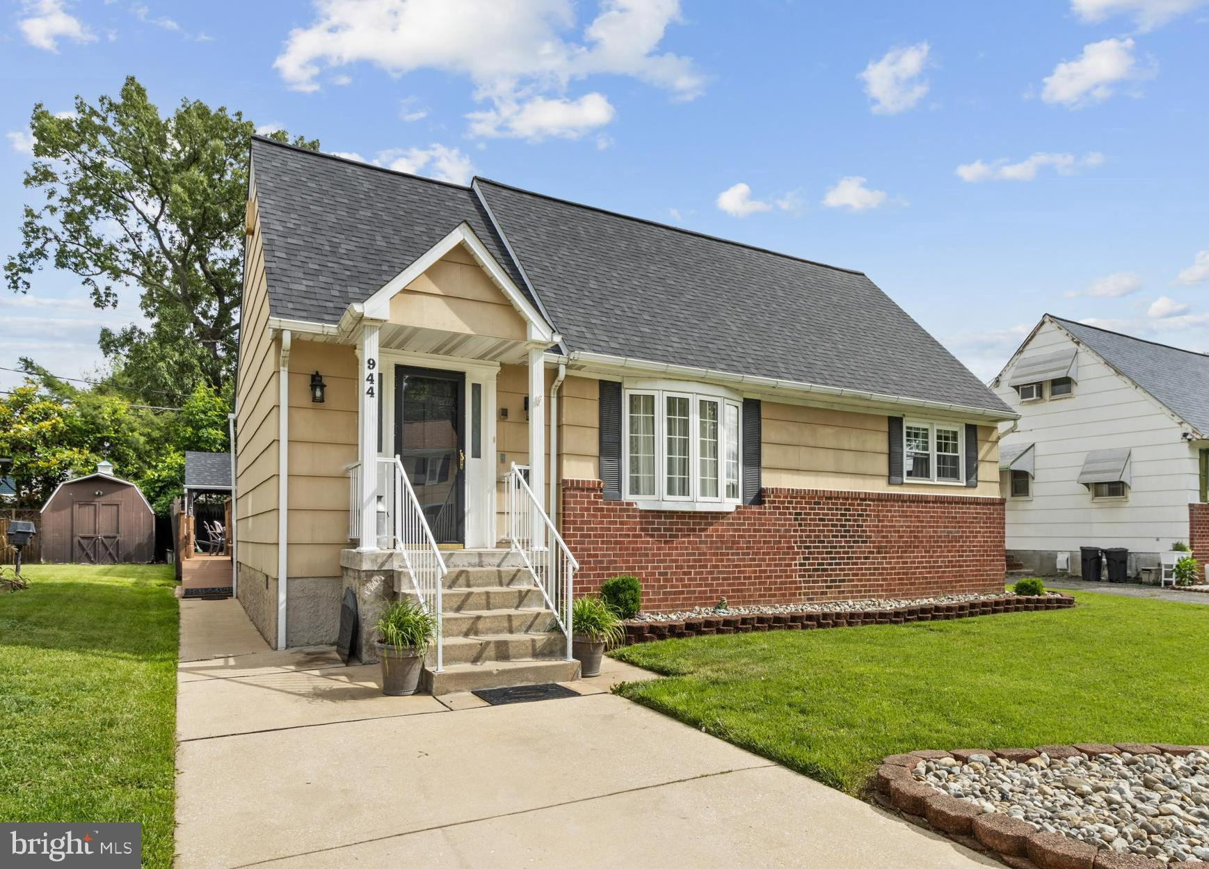 944 Homberg Avenue Baltimore, MD 21221 - Photo 50 of 50 a front view of a house with a garden