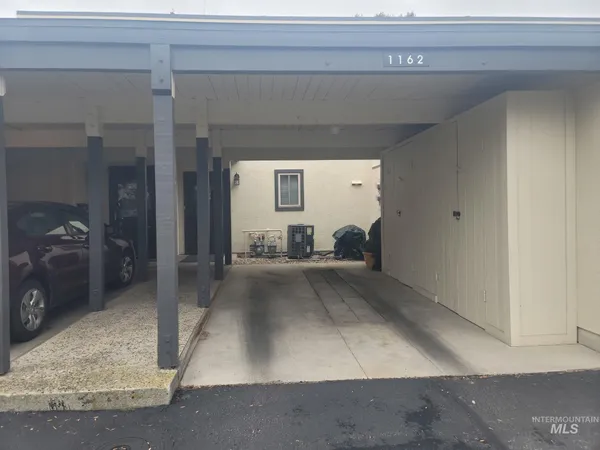 $300,000 | 1162 North Camelot Drive, Boise, ID 83704