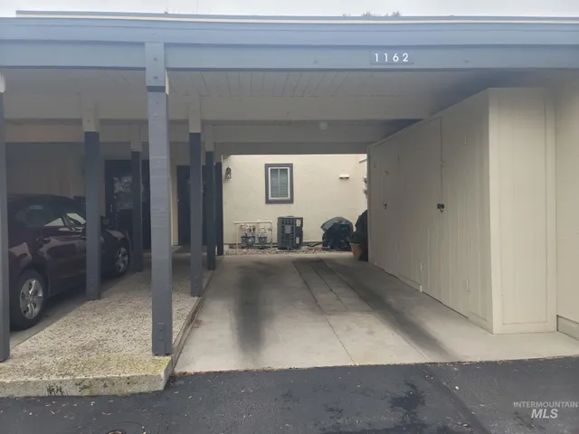 $300,000 | 1162 North Camelot Drive, Boise, ID 83704