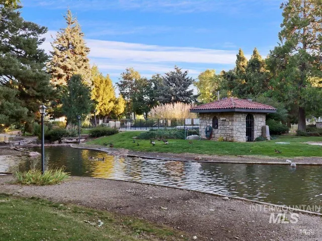 $300,000 | 1162 North Camelot Drive, Boise, ID 83704