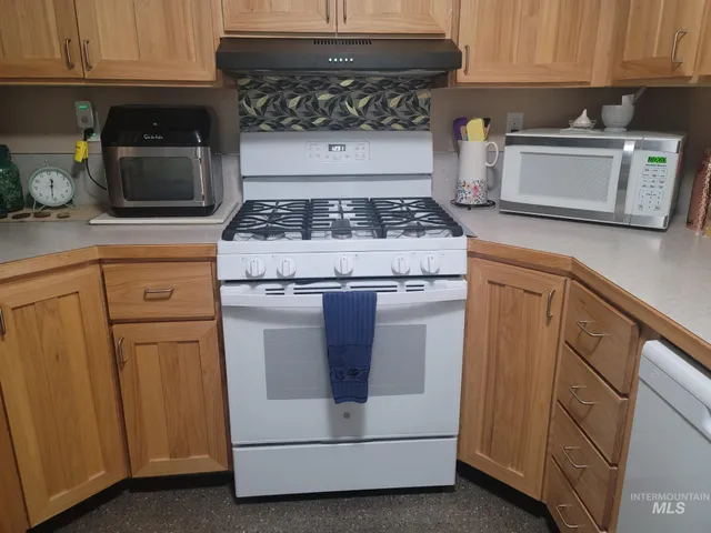 $300,000 | 1162 North Camelot Drive, Boise, ID 83704