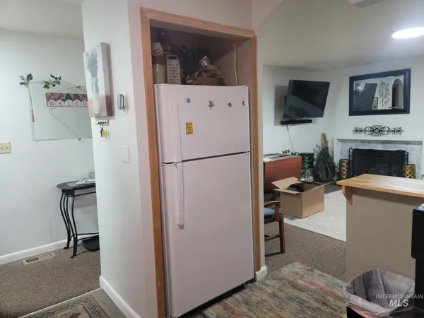 $300,000 | 1162 North Camelot Drive, Boise, ID 83704