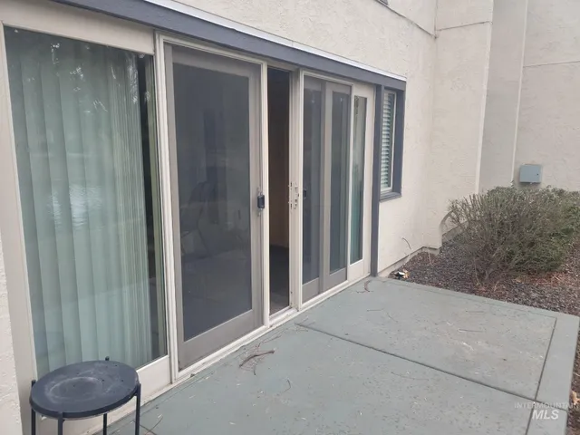 $300,000 | 1162 North Camelot Drive, Boise, ID 83704