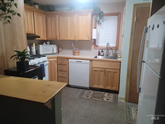 $300,000 | 1162 North Camelot Drive, Boise, ID 83704