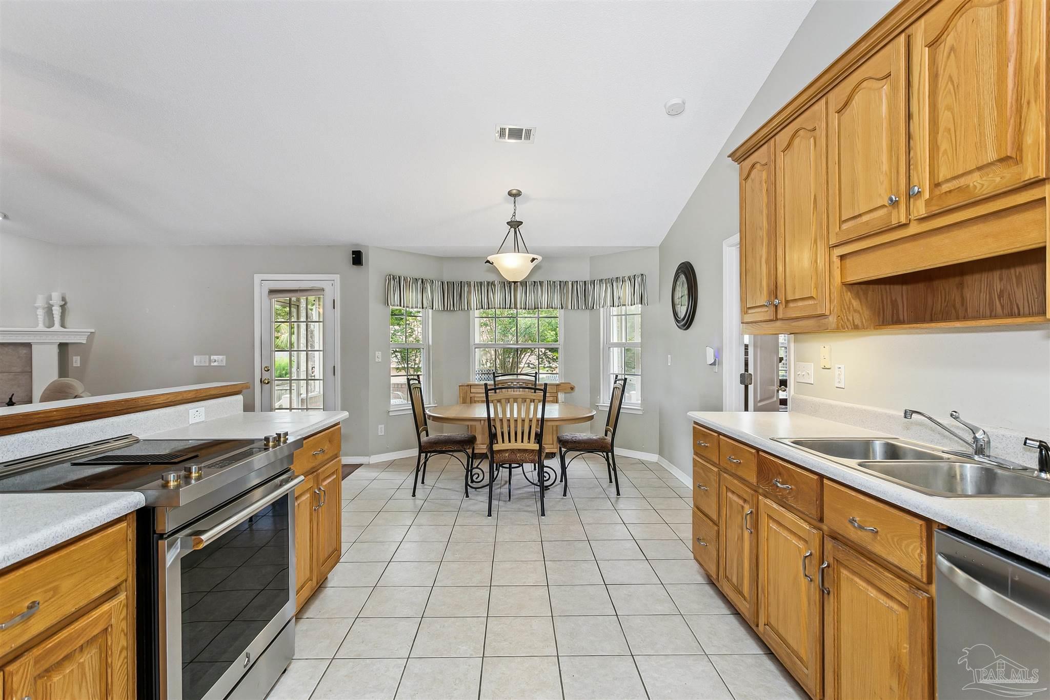 652 Ashford Road Cantonment, FL 32533 - Photo 9 of 35
