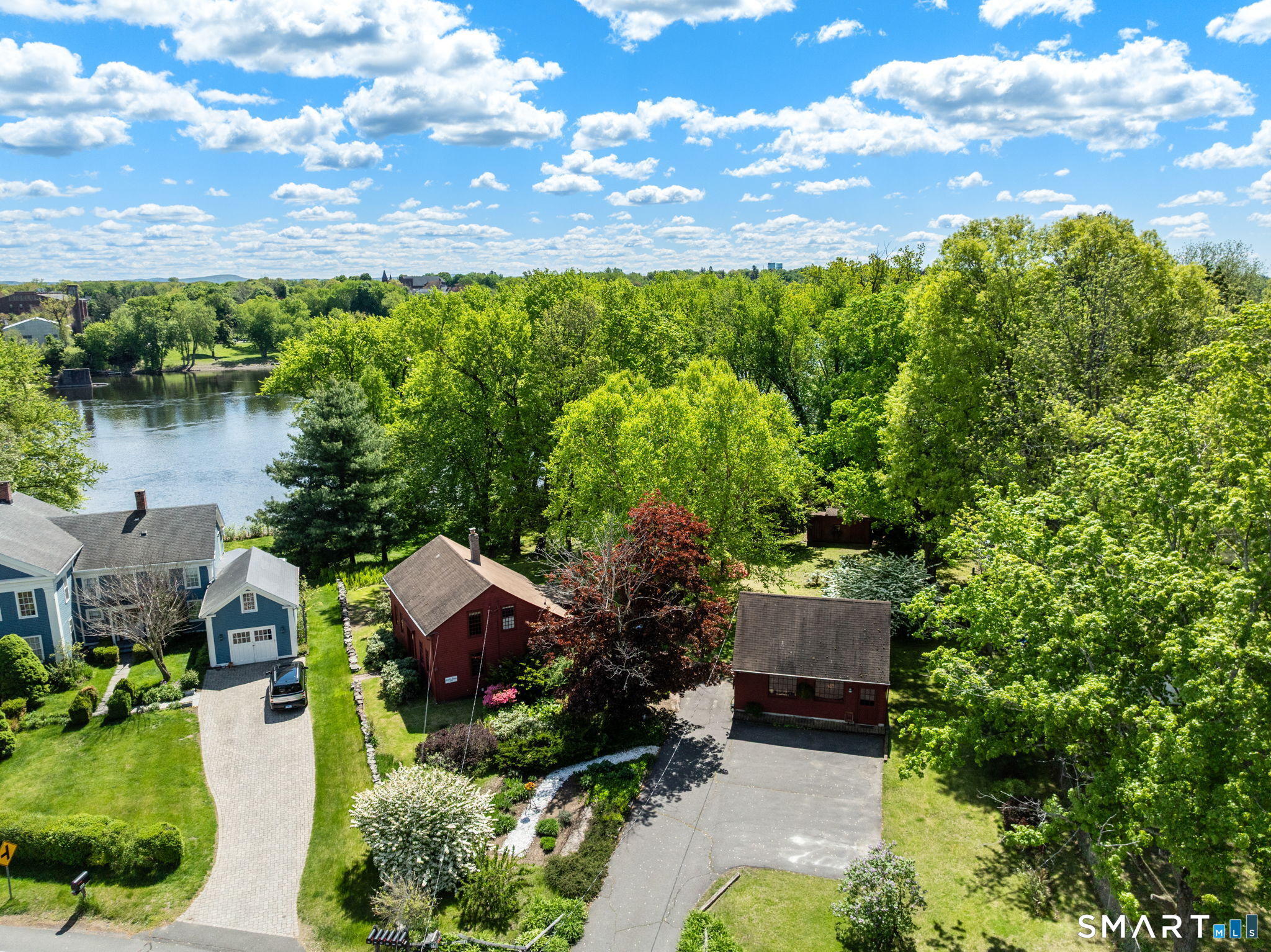 921 Thompsonville Road Suffield, CT 06078 - Photo 2 of 40