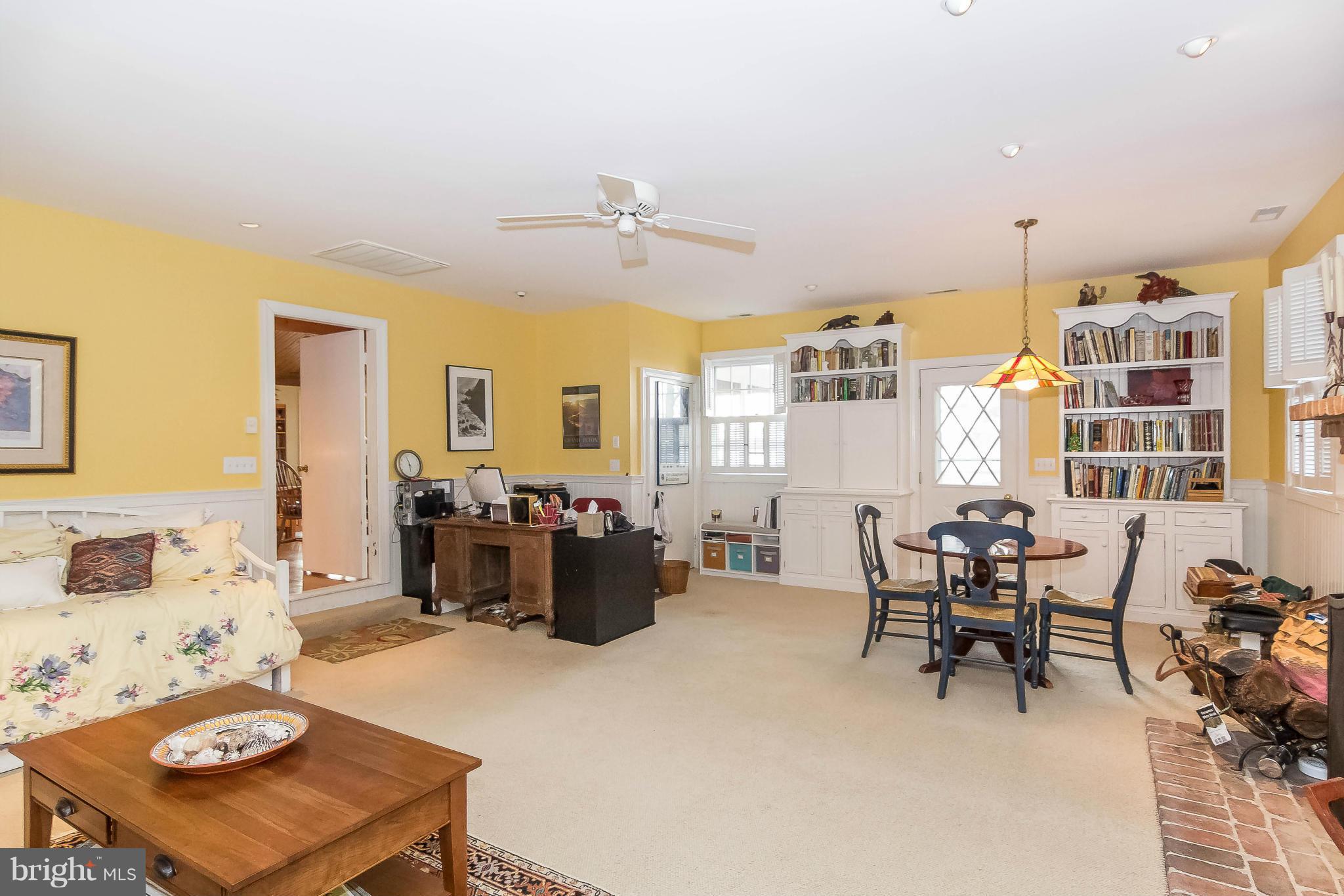 5520 Cassons Neck Road Cambridge, MD 21613 - Photo 11 of 22 Family Room