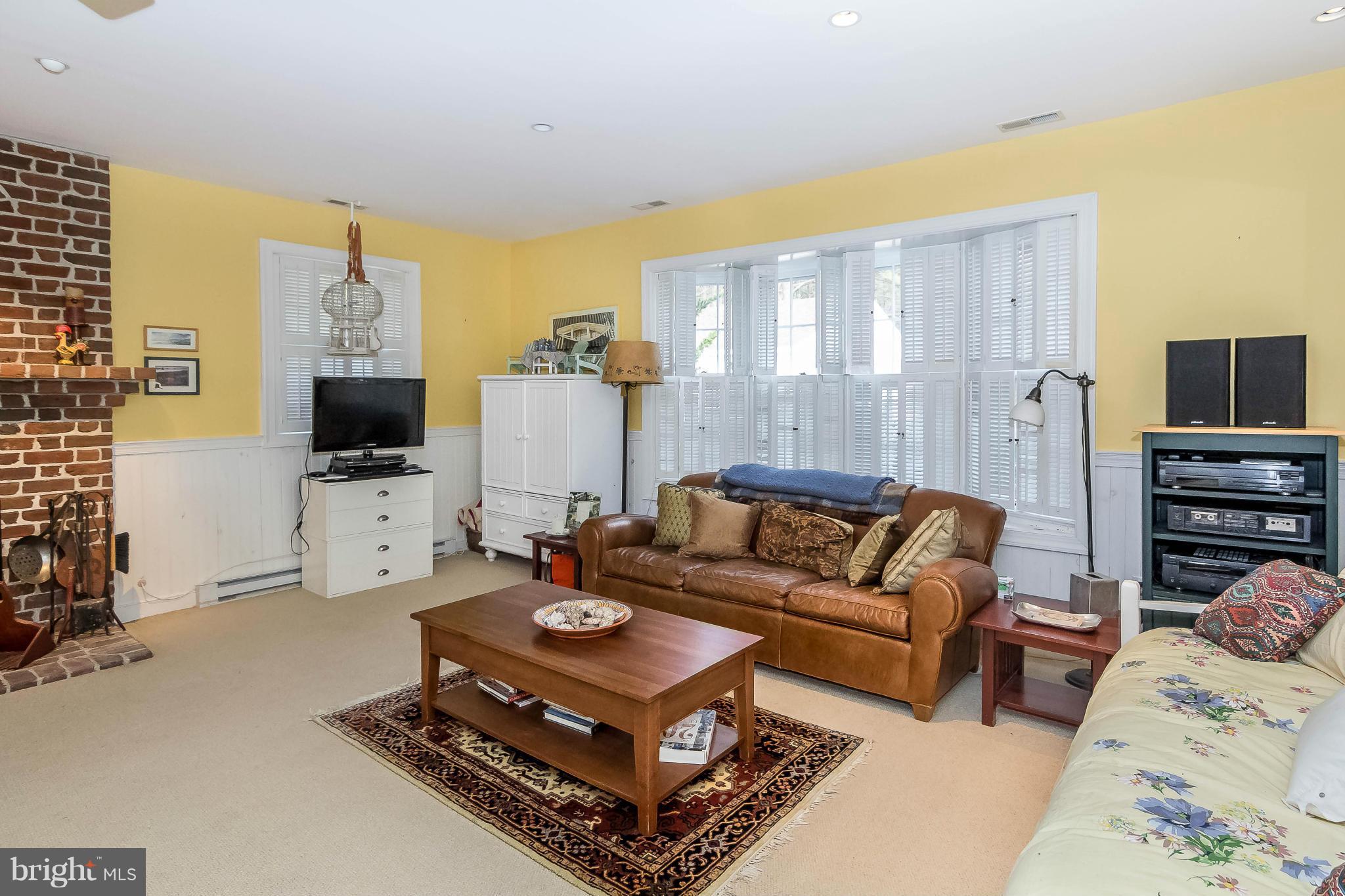 5520 Cassons Neck Road Cambridge, MD 21613 - Photo 12 of 22 Family Room