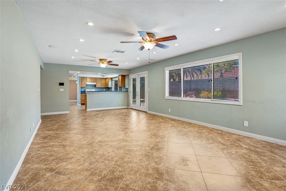 13 Reyburn Drive Henderson, NV 89074 - Photo 10 of 45 Gallery Image 10