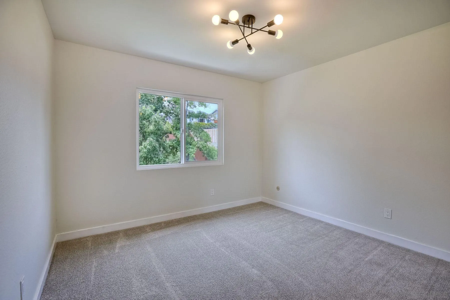 3577 Winslow Road Oceanside, CA 92056 - Photo 31 of 42 an empty room with a window