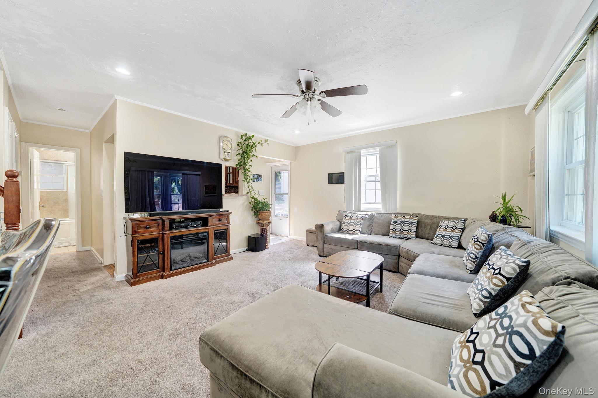 244-15 85th Road Queens, NY 11426 - Photo 5 of 30