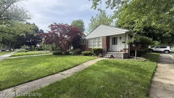 $1,500 | 20015 Lochmoor Street, Harper Woods, MI 48225