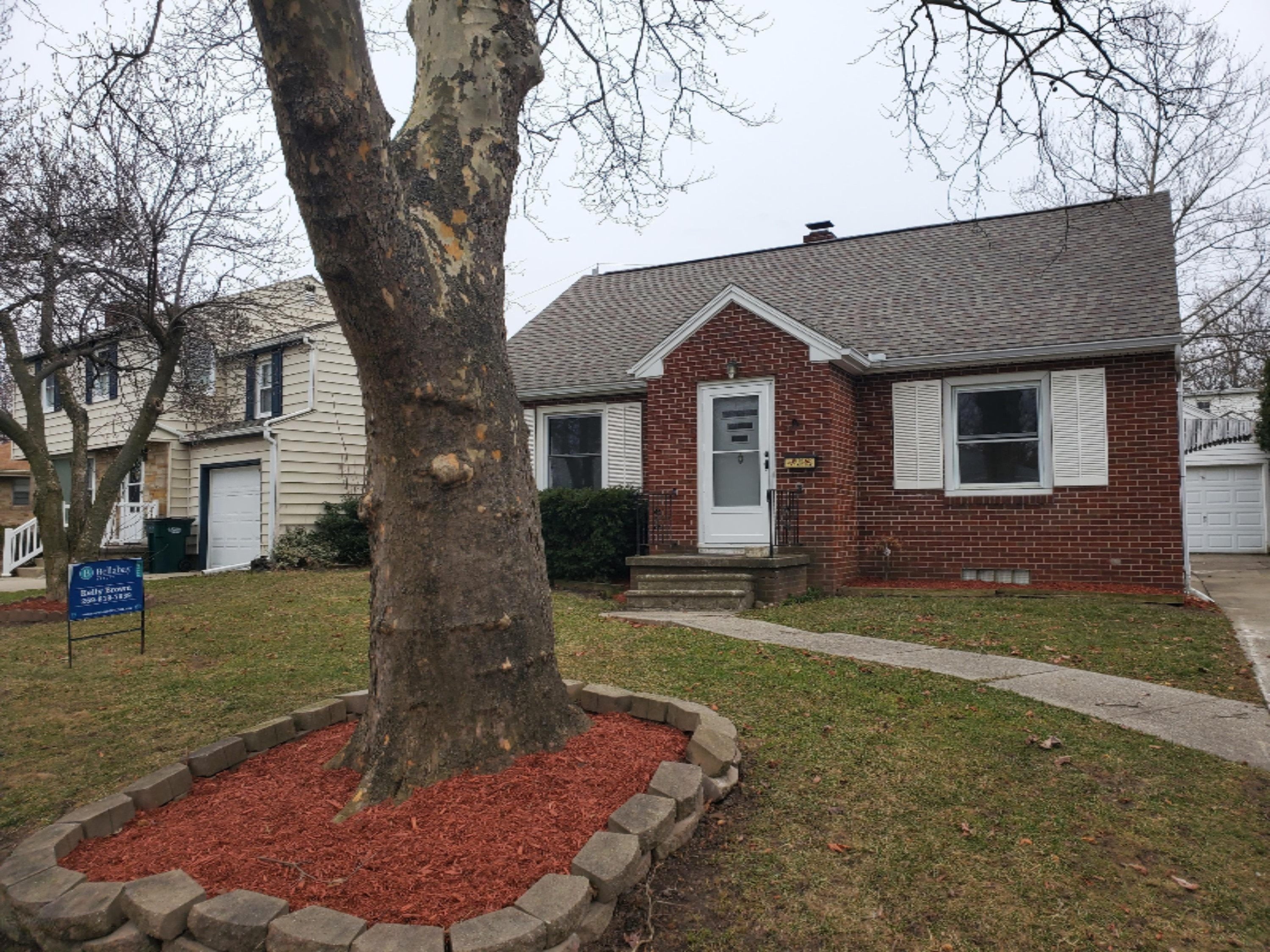 2615 Fairfax Road Lansing, MI 48910 - Photo 2 of 18 20200314_152532