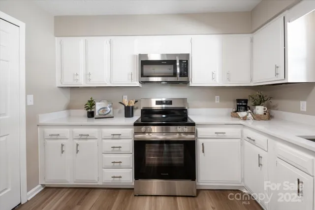 $325,000 | 1409 Kensington Road, Unit B8, Hendersonville, NC 28791