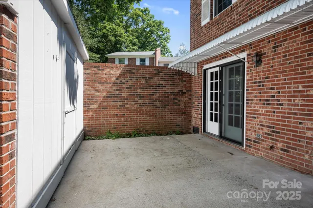 $325,000 | 1409 Kensington Road, Unit B8, Hendersonville, NC 28791