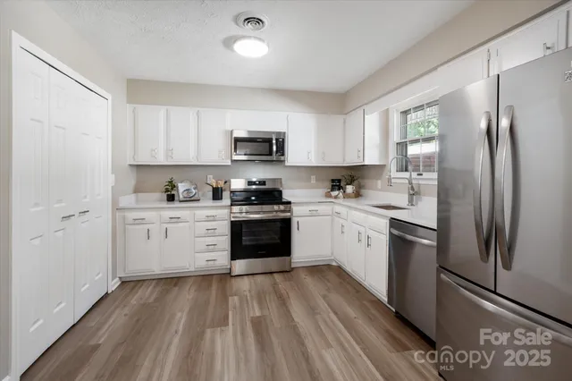 $325,000 | 1409 Kensington Road, Unit B8, Hendersonville, NC 28791