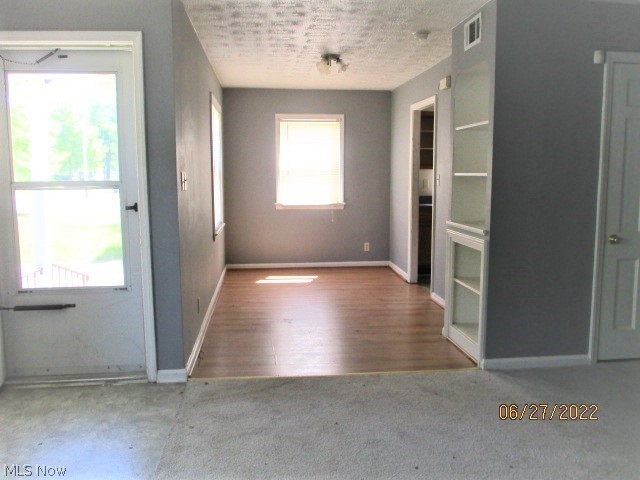 2024 North Green Road Cleveland, OH 44121 - Photo 5 of 16
