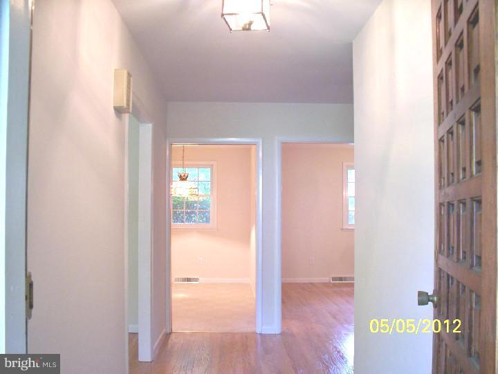 20 Chestnut Road Southampton, PA 18966 - Photo 2 of 18 Foyer
