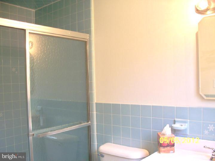 20 Chestnut Road Southampton, PA 18966 - Photo 14 of 18 Master Bathroom