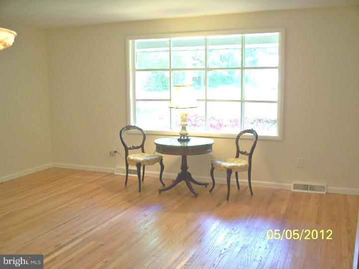 20 Chestnut Road Southampton, PA 18966 - Photo 3 of 18 Living Room