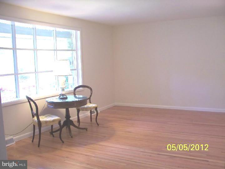 20 Chestnut Road Southampton, PA 18966 - Photo 4 of 18 Living Room