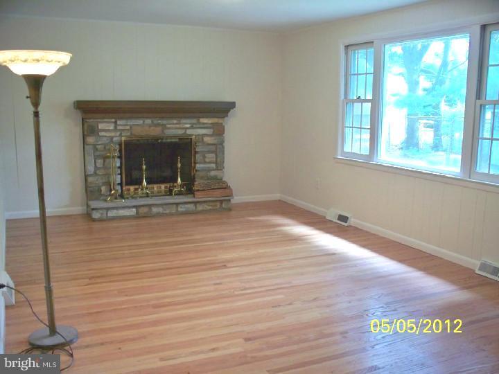 20 Chestnut Road Southampton, PA 18966 - Photo 8 of 18 Family Room