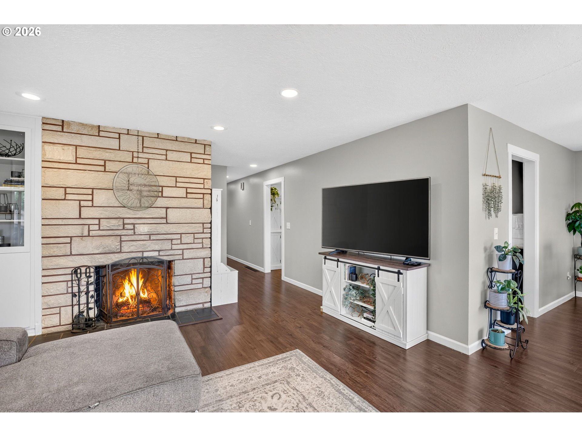 985 Northwest 3rd Street Gresham, OR 97030 - Photo 11 of 32 Living Room