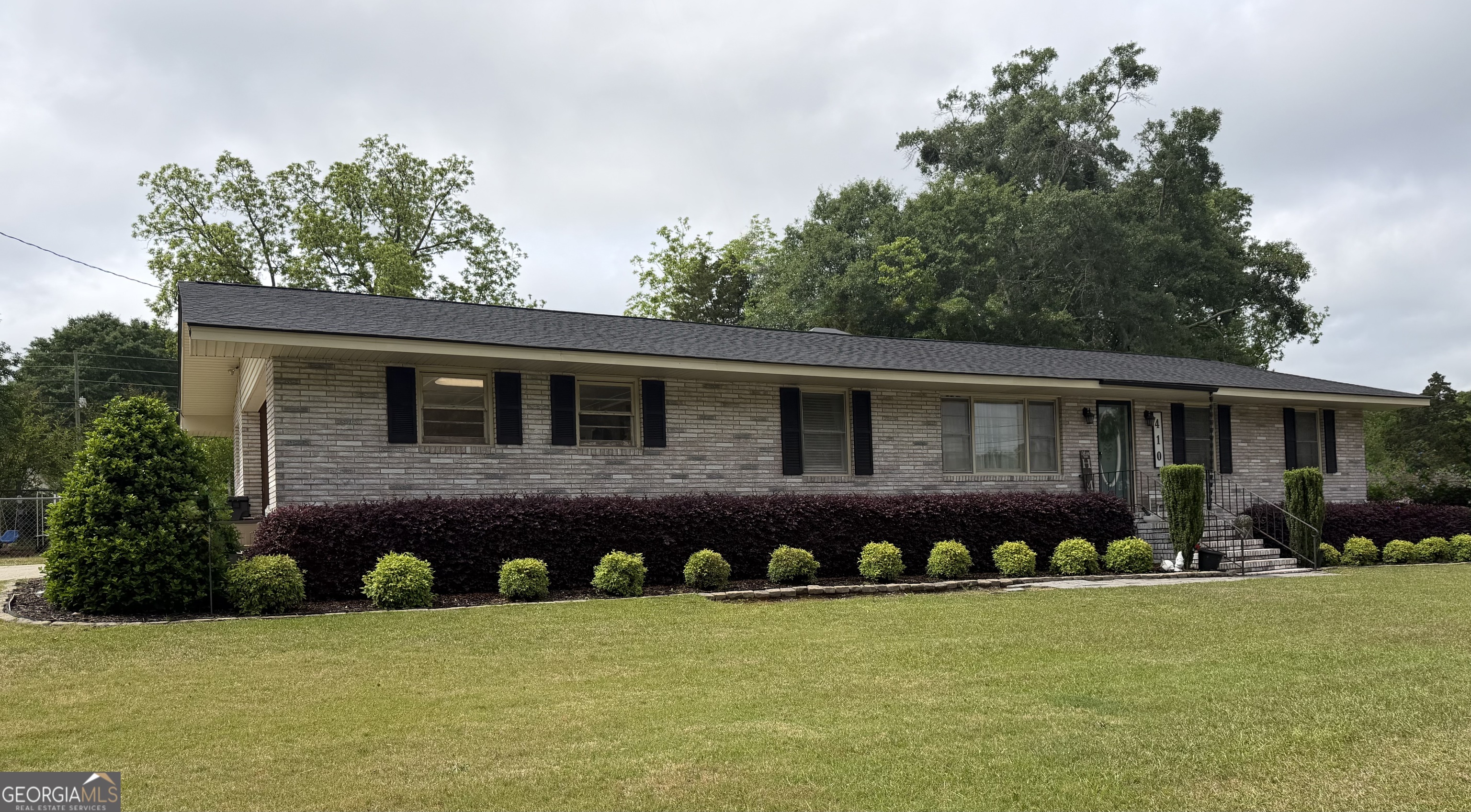 410 Ridgecrest Drive Elberton, GA 30635 - Photo 1 of 29 a front view of a house with a yard