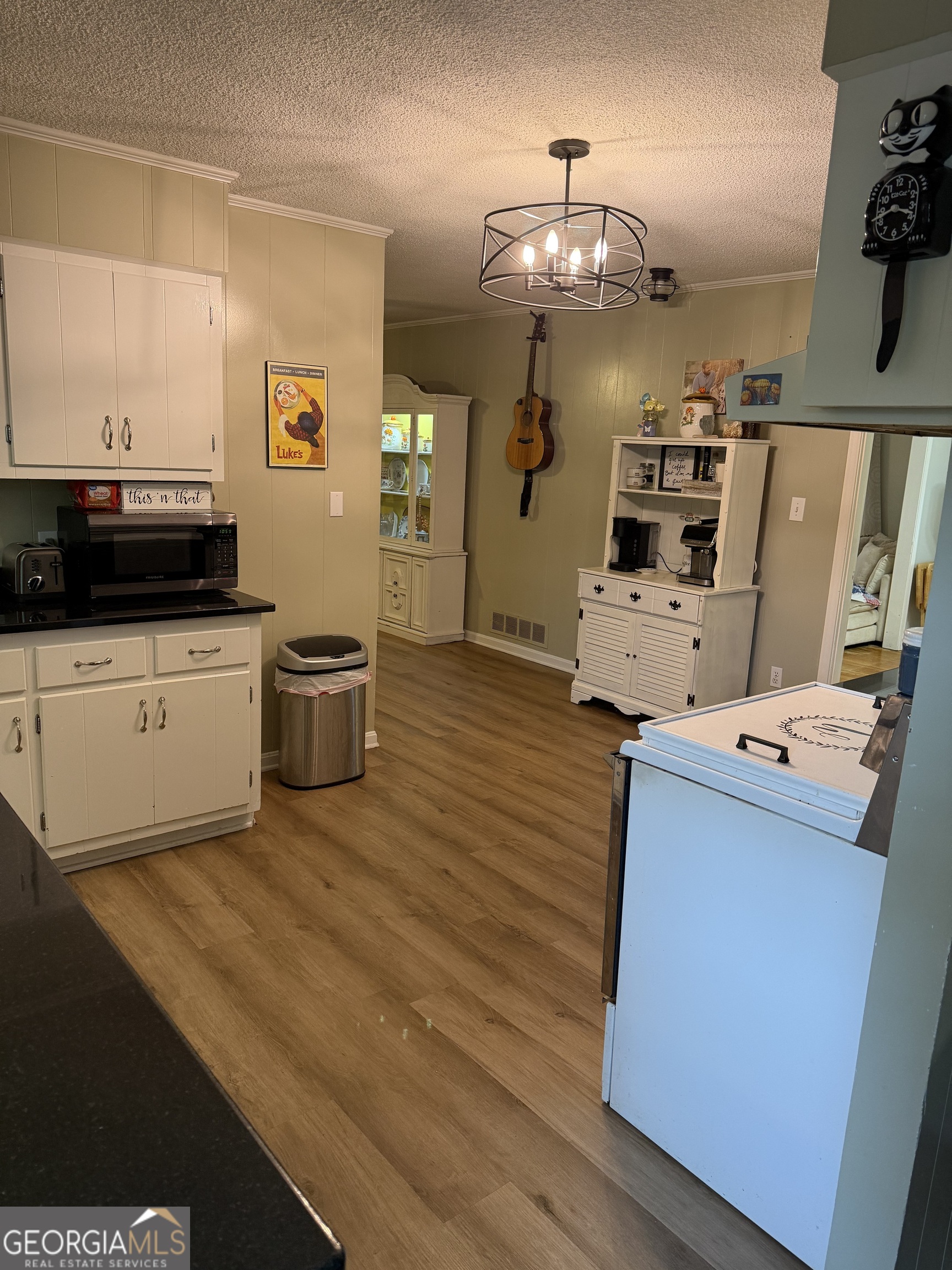 410 Ridgecrest Drive Elberton, GA 30635 - Photo 5 of 29 a room with furniture and flat screen tv