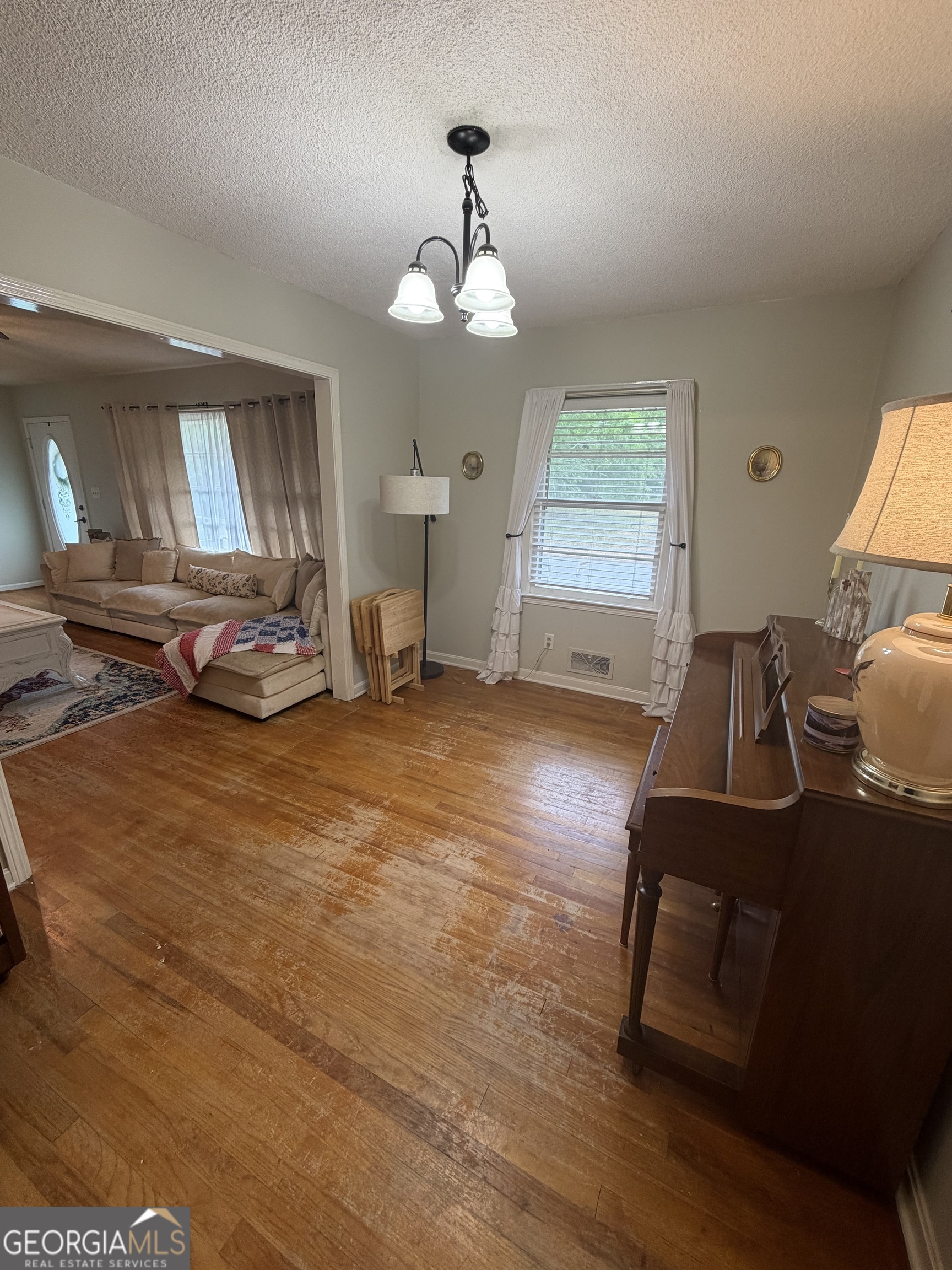 410 Ridgecrest Drive Elberton, GA 30635 - Photo 10 of 29 a living room with furniture and a window