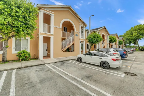 $320,000 | 17820 Northwest 73rd Avenue, Unit 1031, Hialeah, FL 33015