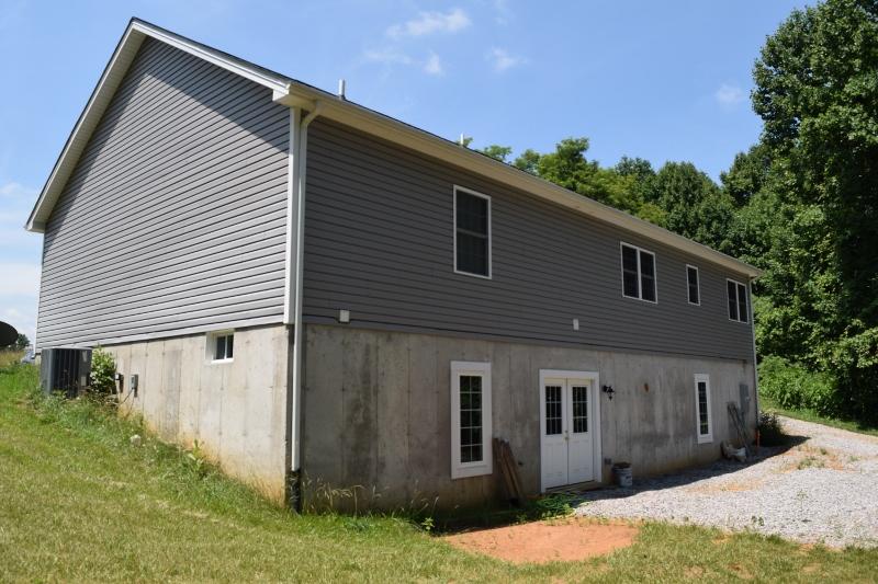 923 Long Level Road Southwest Floyd, VA 24091 - Photo 4 of 33 a view of a house with a yard