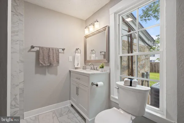 $675,000 | 105 East Washington Street, Remington, VA 22734