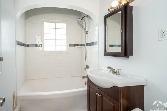 $137,800 | 3405 Southwest Huntoon Street, Topeka, KS 66604