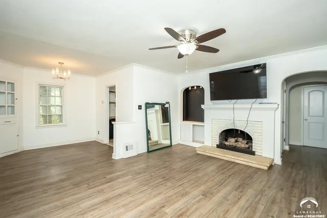 $137,800 | 3405 Southwest Huntoon Street, Topeka, KS 66604