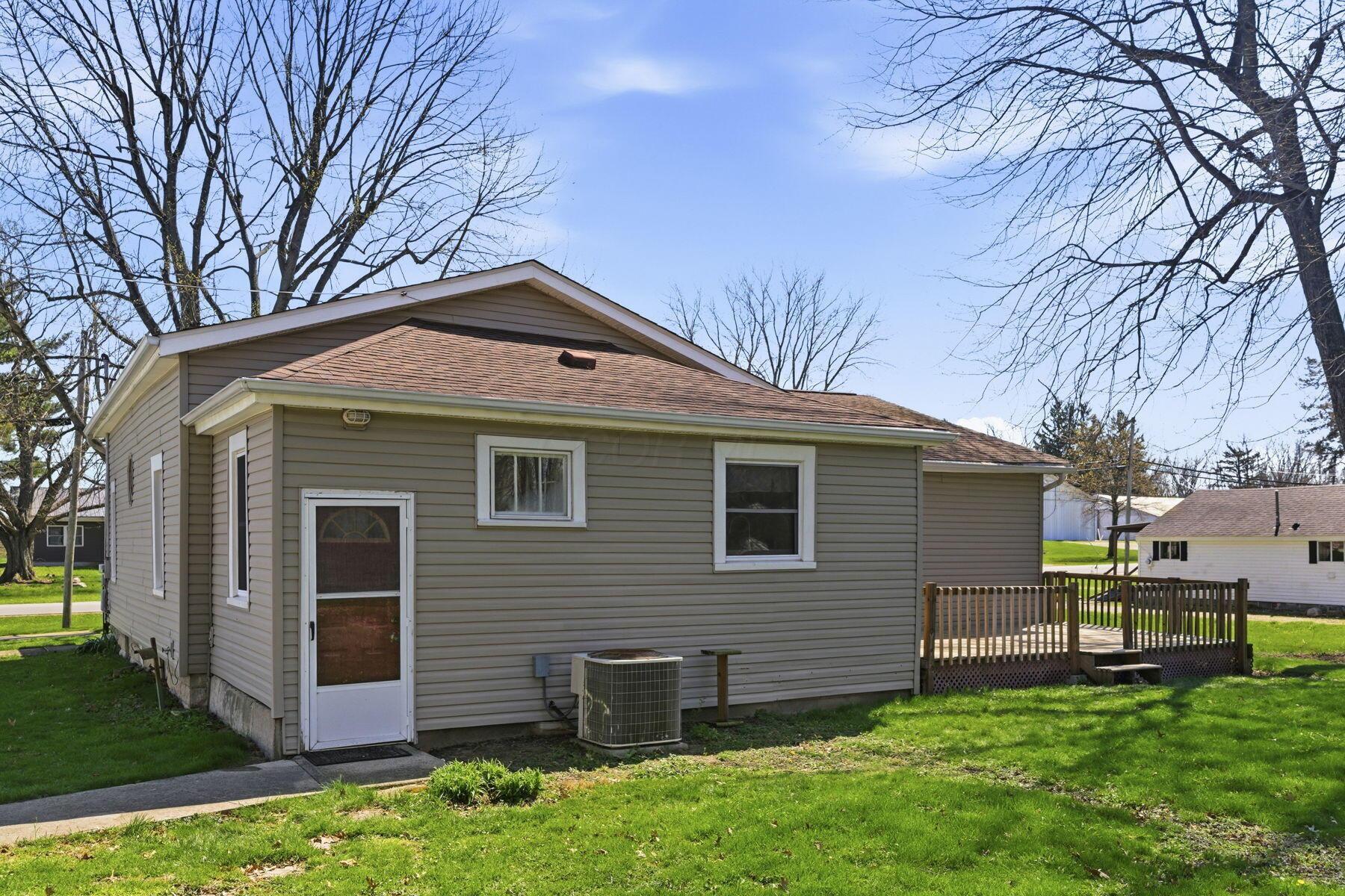 2113 Smeltzer Road Marion, OH 43302 - Photo 8 of 29 Back view