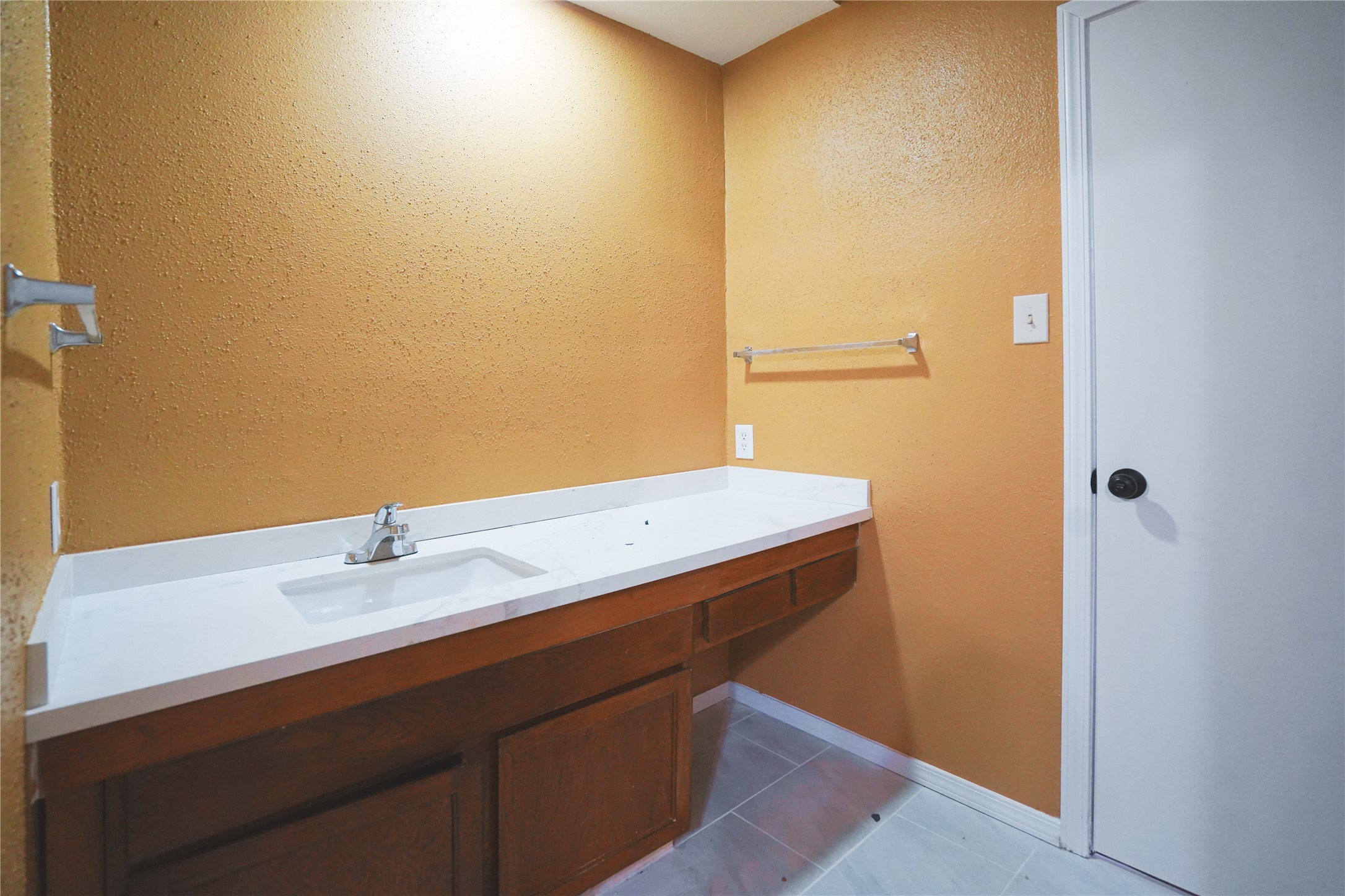 8055 Cambridge Street, Unit 17 Houston, TX 77054 - Photo 7 of 14